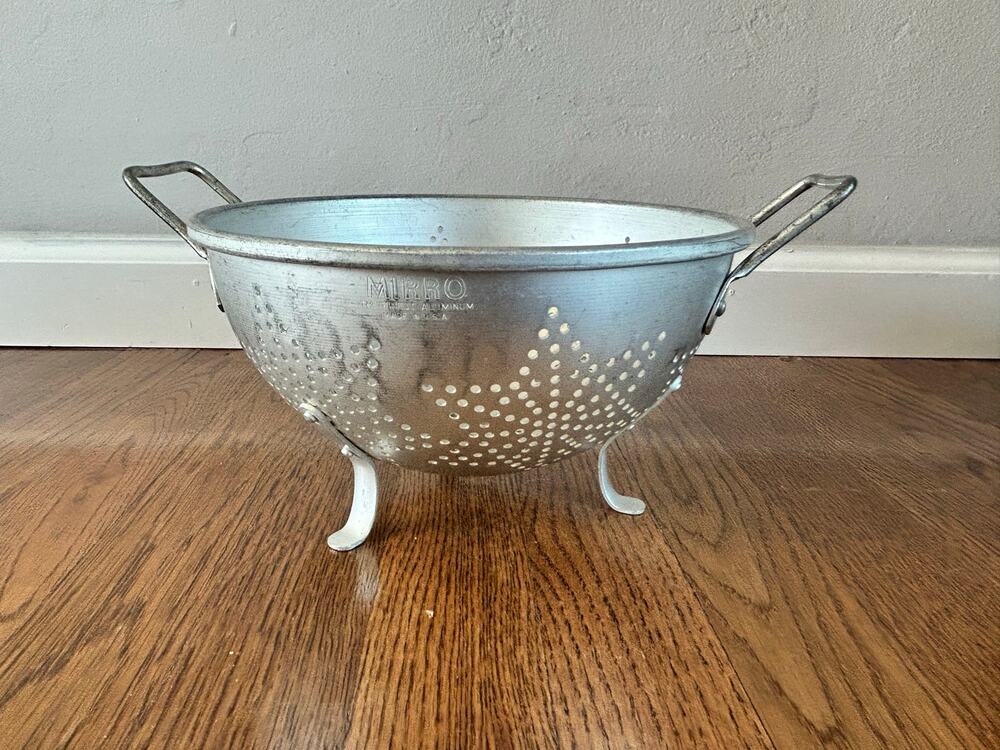 Vintage Mirro Aluminum Footed Colander, Star Pattern Kitchen Strainer